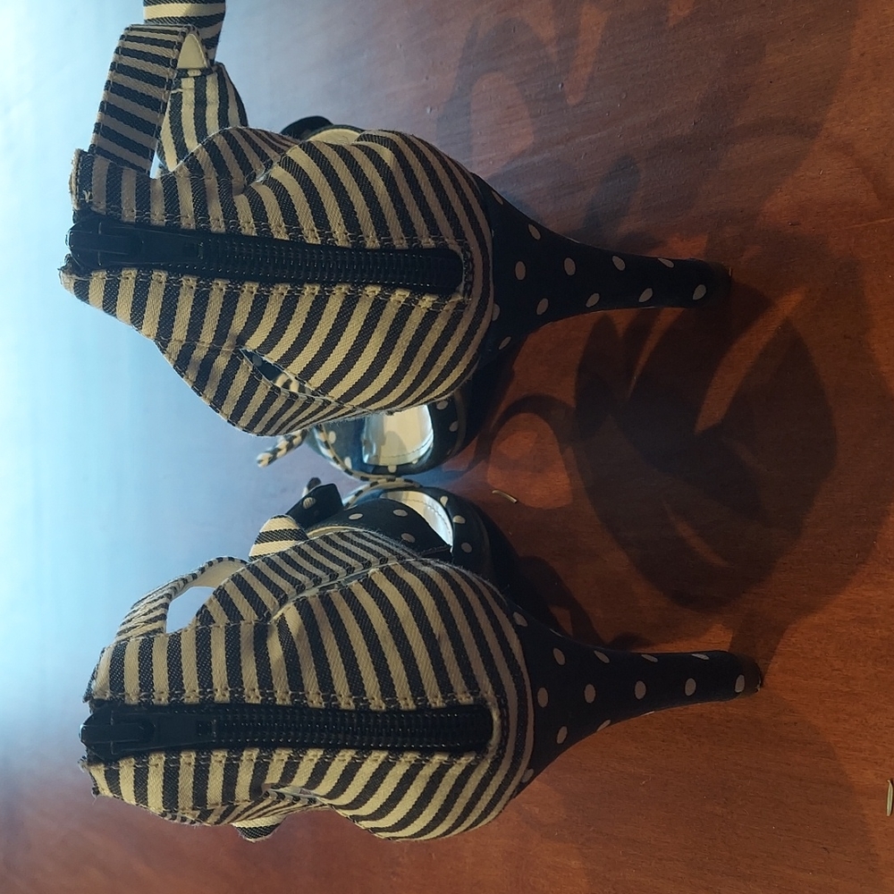 Anne Klein 3.5 inch heels - Picture 3 of 5